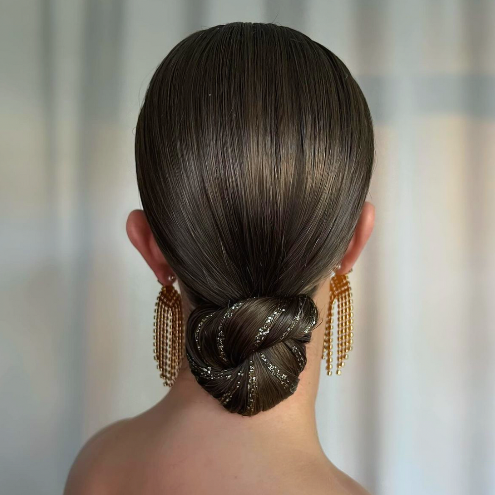 Model wearing Silver Elegance biodegradable hair glitter in hair